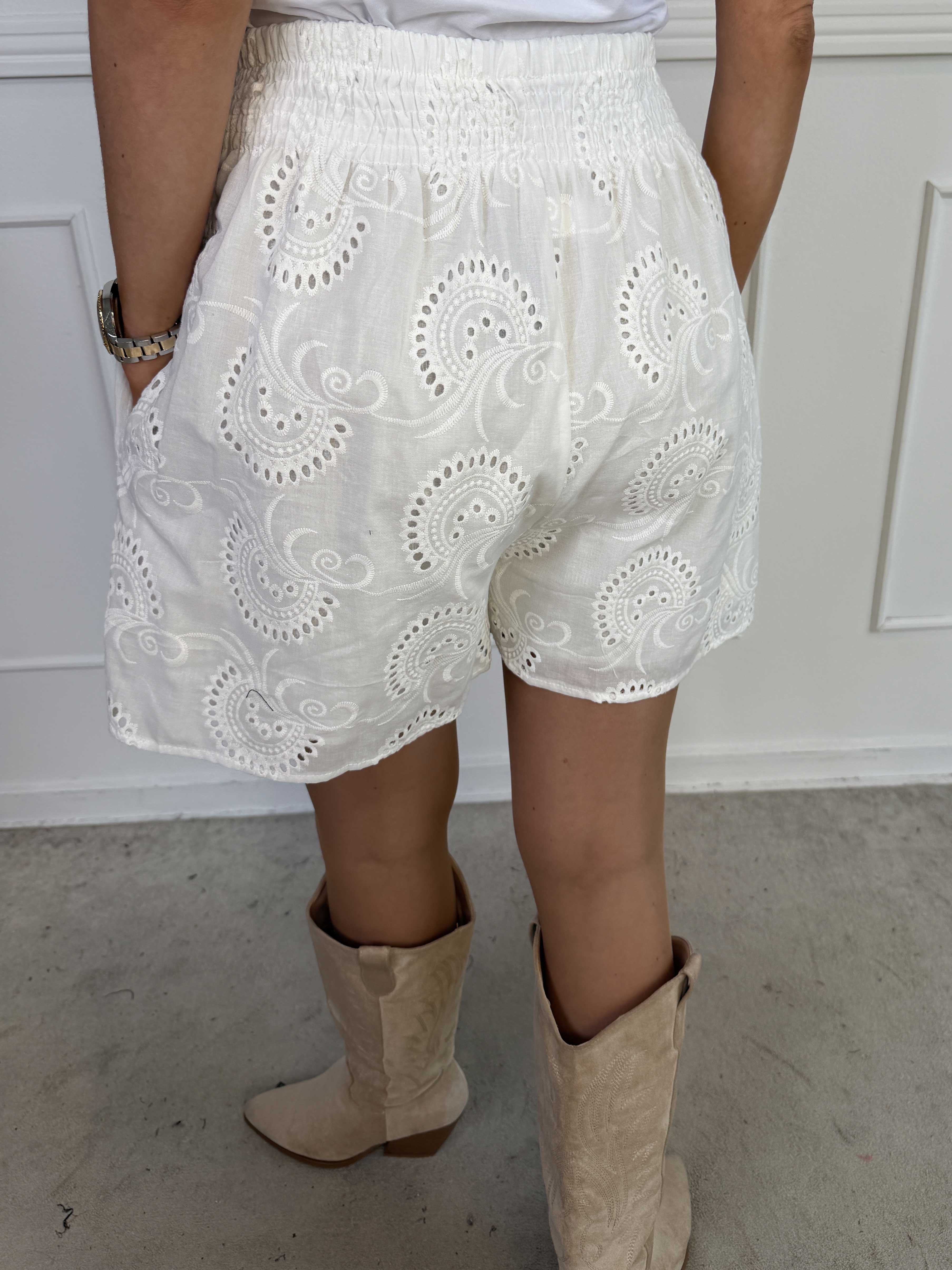 Pams Broderie Shorts - Højtaljede shorts i broderie anglaise